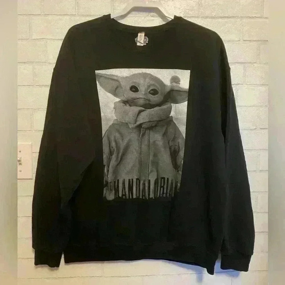 Star Wars Mandalorian Baby Yoda Big Graphic Pullover Sweatshirt size XL - Picture 1 of 3
